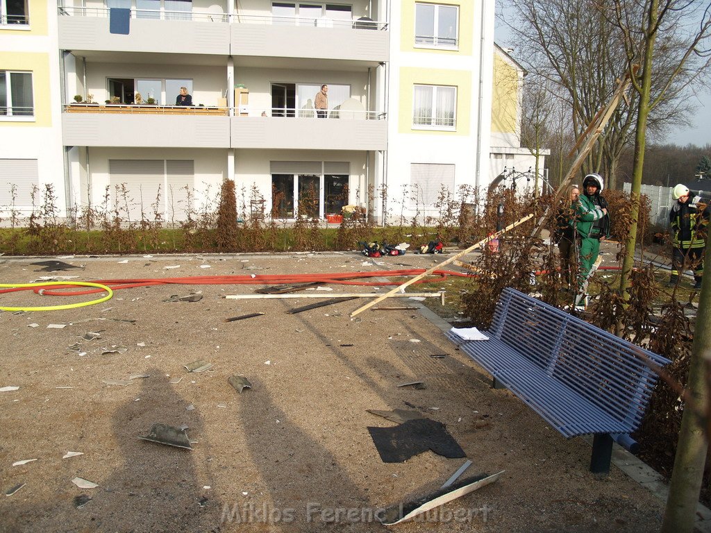 Gartenhaus in Koeln Vingst Nobelstr explodiert   P021.JPG